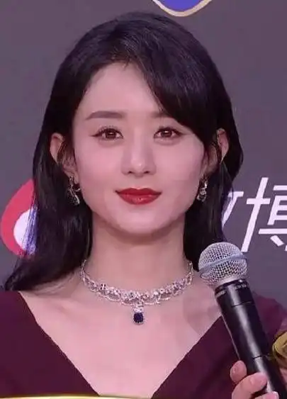 和冯绍峰离婚后赵丽颖开挂了?当初吐槽她老了,如今又美到认不出