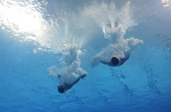 图文-第七届城运会跳水赛况 广东选手入水瞬间