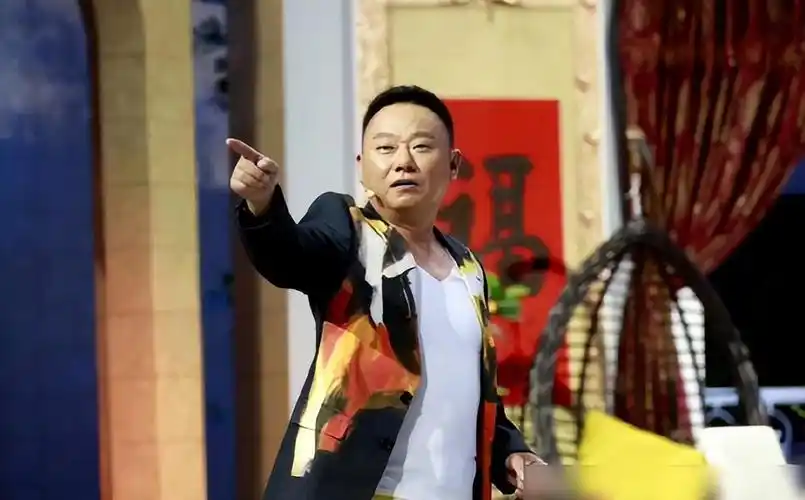 而对于小品演员邵峰来说,春晚不仅是展示自己才艺的舞台,更是他职业