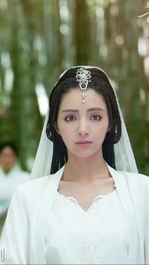 新版香妃麦迪娜虽然不红不过这颜值不输女神热巴