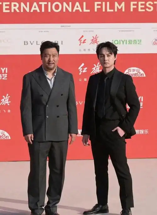 看63岁费翔和36岁朱一龙合照就知道了|尹正|吴磊|演员|雷佳音_网易