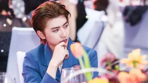 汇总74蔡徐坤时尚资讯67