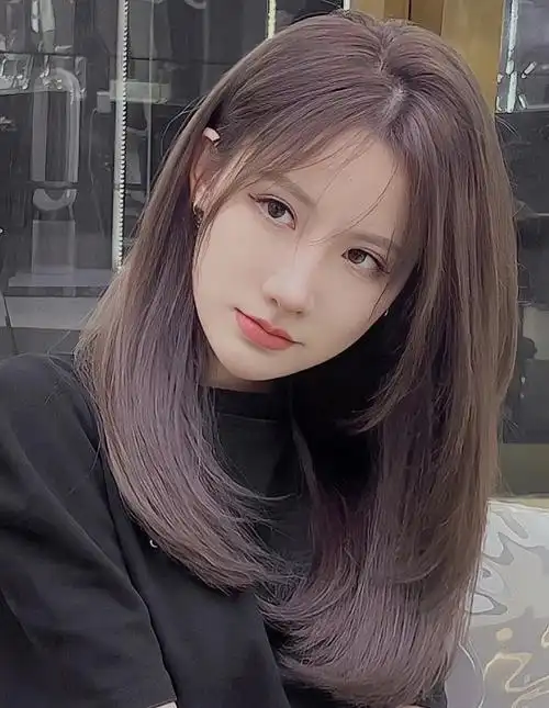 西直发发型吧,相信这样的锁骨直发发型一定能更好地