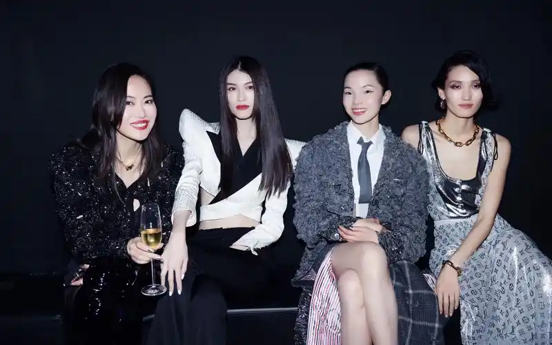 中国超模军团助阵时尚芭莎年度派对