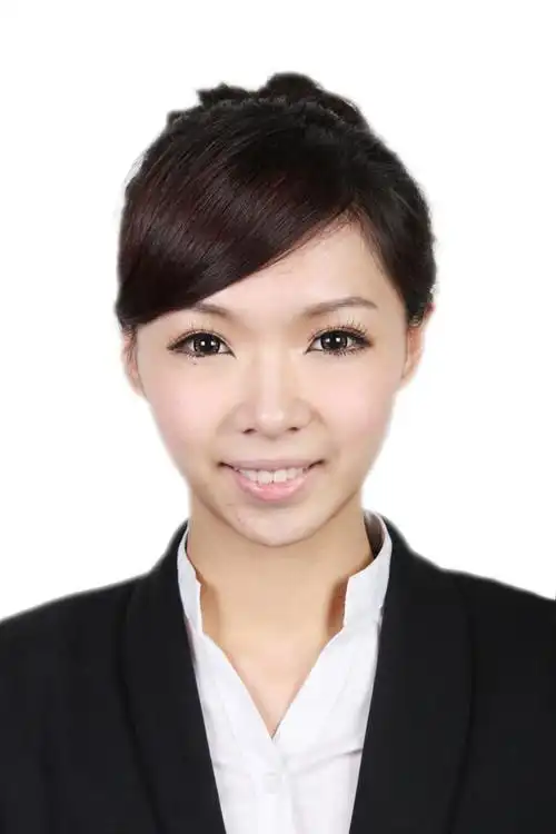 请ps高手帮忙小妹把这张证件照ps成穿着职业正装照的一样,谢谢.