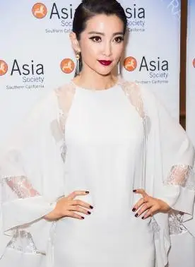 李冰冰烈焰红唇 蝙蝠精范儿走起