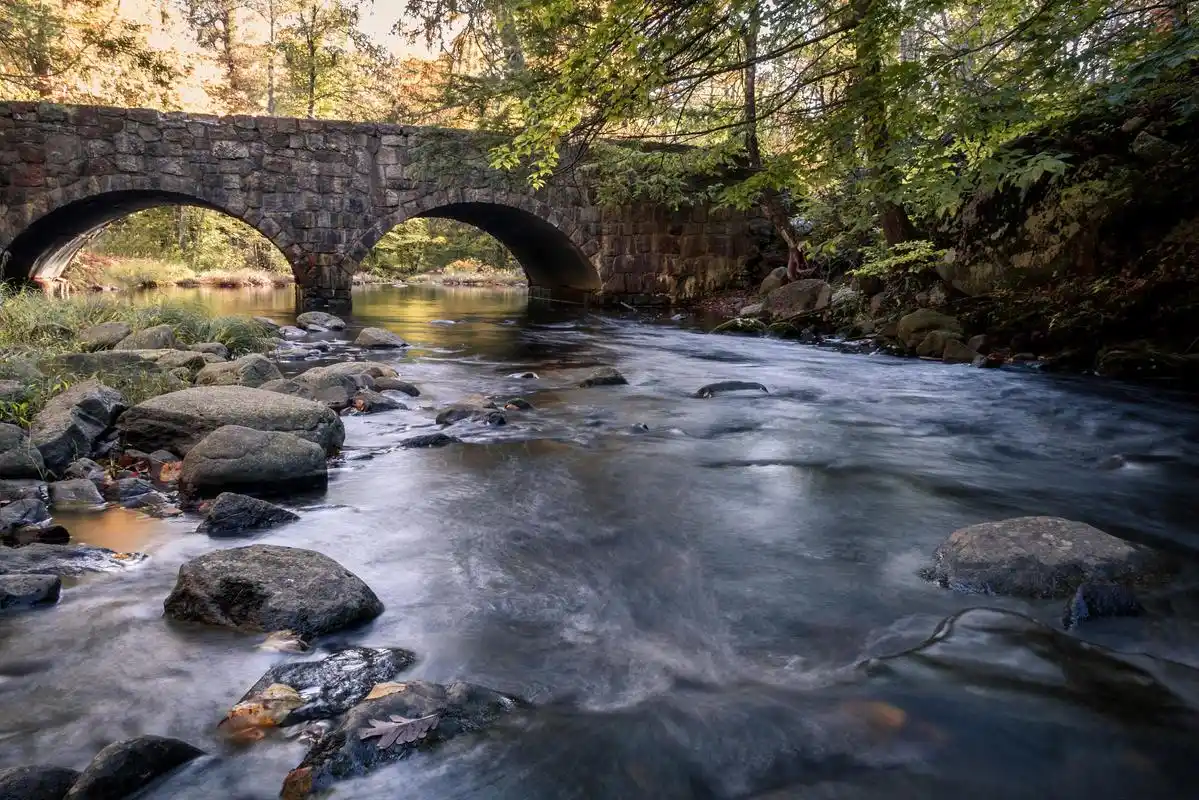 小桥流水,深秋时节最温柔的告白 深秋,正是在这个季节,大自然的色彩