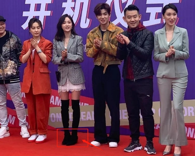 吴昕身高160,和吴宣仪站一起后,吴宣仪的身高令人质疑!