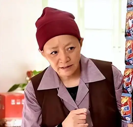 别看现在的宋丹丹"挺随性",当年的她美到倪萍都被比下去了