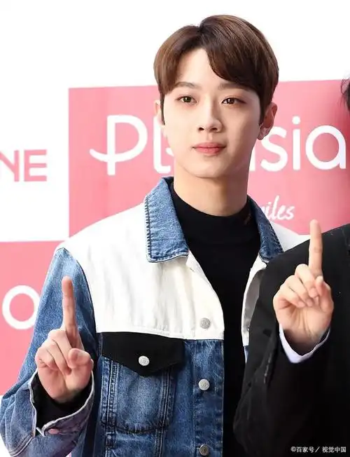 赖冠霖的真名就叫赖冠霖,他没有改过名,2017年通过节目《m!