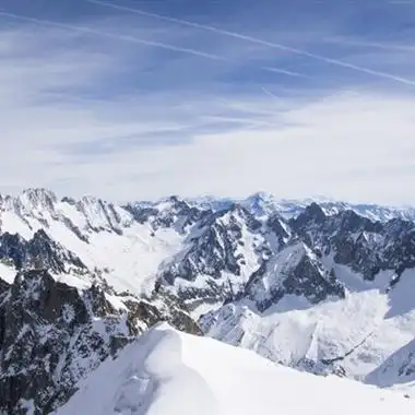 巍峨秀丽的雪山风景微信头像图片