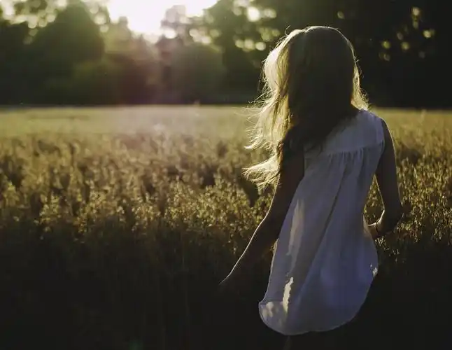 孤身一人背影图片640x1136分辨率查看