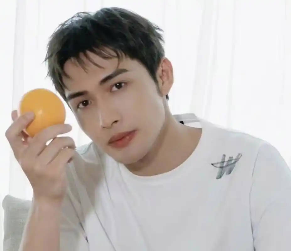 网曝张彬彬隐婚生子,父母抱孙子乱逛,妻子疑是圈内人  8月10日,娱乐圈