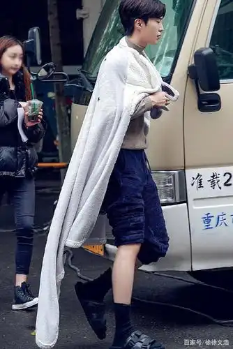 范丞丞这波操作绝了!"毯星"真不是白说的,他这个造型我服了