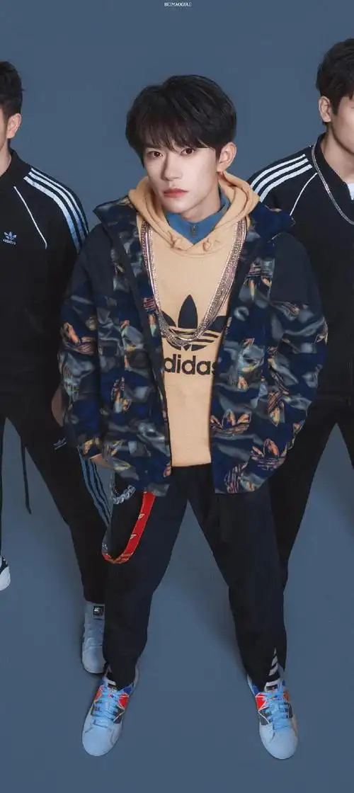 易烊千玺x阿迪达斯全新广告图 双手插兜的拽哥上线