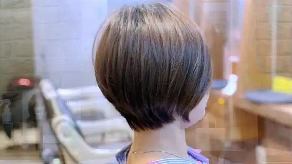 女生斜分波波头短发发型 绝对可爱俏皮波波头短发 斜分波波头,波波头