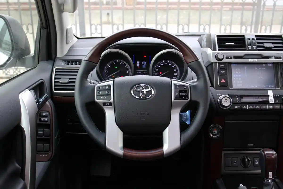 一直以为普拉多才是真越野,但开了坦克500后,才发现差距明显