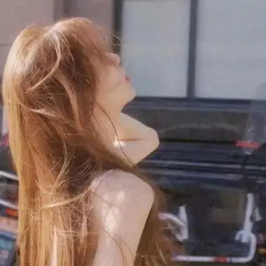 气质文静的优雅文艺森系女生头像