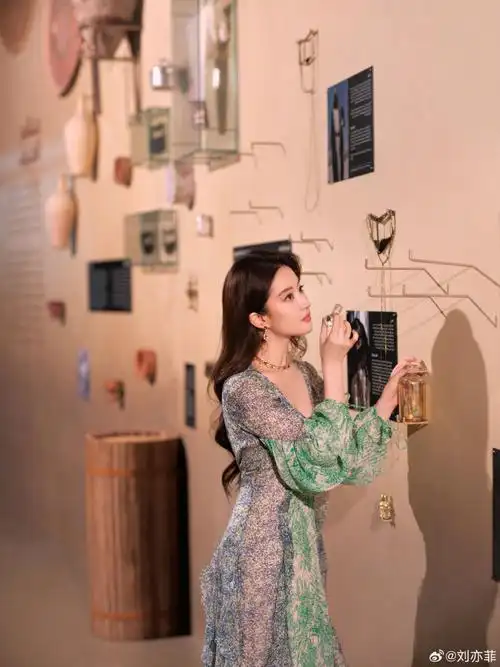 刘亦菲公主提裙##刘亦菲金色高定##刘亦菲立夏营业照##刘亦菲妊亚