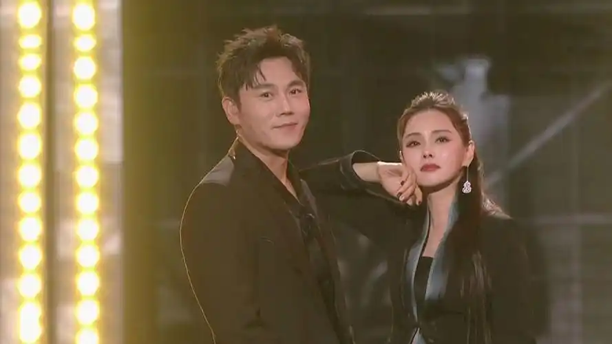 时辰已到事实证明娶了大自己十岁伊能静的秦昊结局早已注定