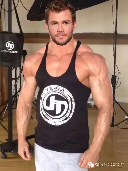 练练斜方肌,让你穿衣更有型!