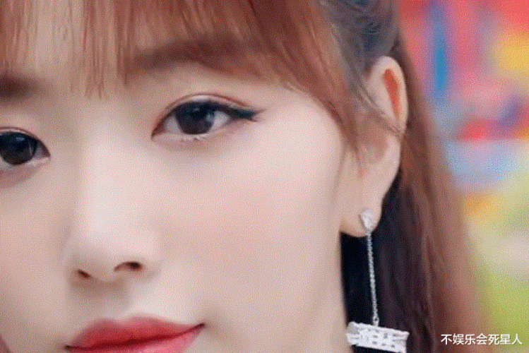 青你2男友视角下的孔雪儿甩发回眸一气呵成眨眼甜到心