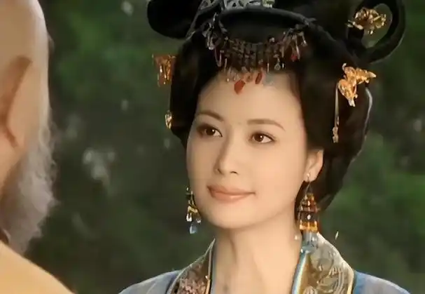 邓英的喜爱不仅仅因为她在荧屏上的美貌,更因为她所扮演角色的真实感