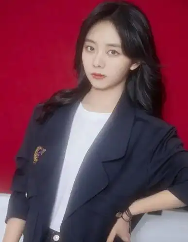 谭松韵证件照曝光,西装上身气场全开,简直让人瞬间沦陷