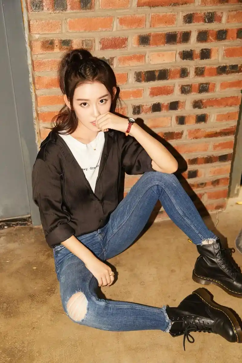 除了长相甜美,这个才华横溢的天之娇女在气质上也一度碾压了不少女星