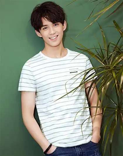 【吴磊明星同款】夏季新款青年时尚圆领男士短袖t恤