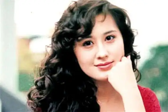 回顾江欣燕:嫌弃张卫健太穷而分手,转身嫁给富豪却离婚后悔了吗