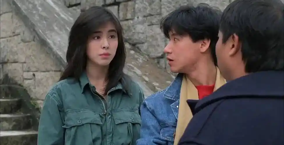 1986年,王祖贤与周润发首次合作,因一场侵犯戏备受争议_何定_影片