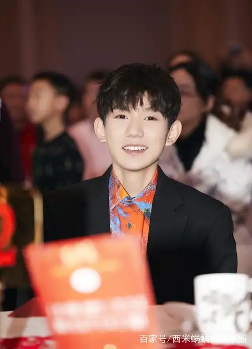 清爽帅气,王源笑容苏炸第一波儿来袭!