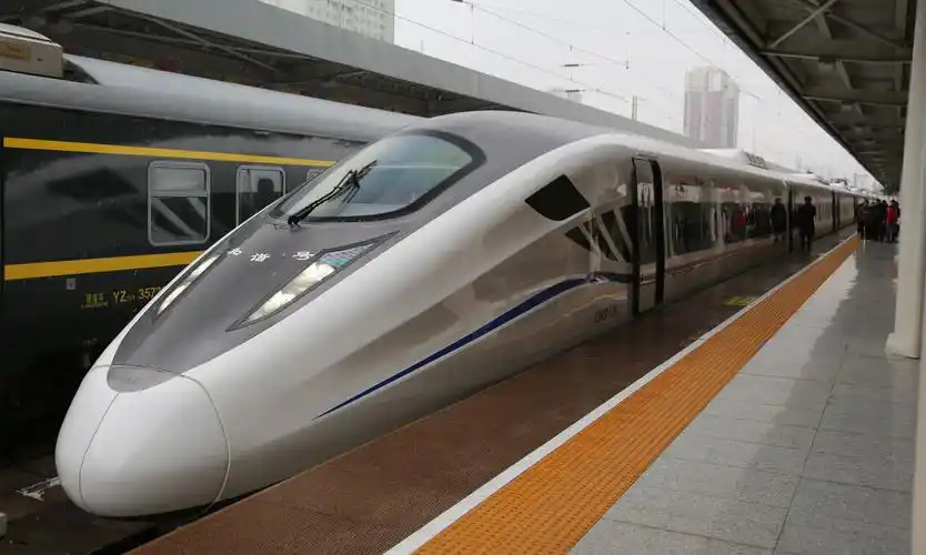 crh动车组的结构是怎样的,和普通列车的区别在哪里?