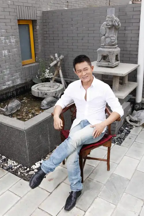 p>杨志刚,1977年11月14日出生于河北省承德市,中国内地男演员,毕业于