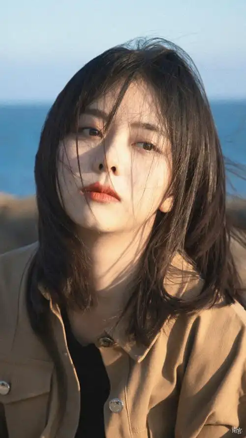 谭松韵程霄海边随拍