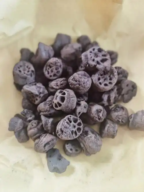 冰糖提前五分钟放【功效】芦根具有清热,利尿,解毒的功效,藕节煮水有