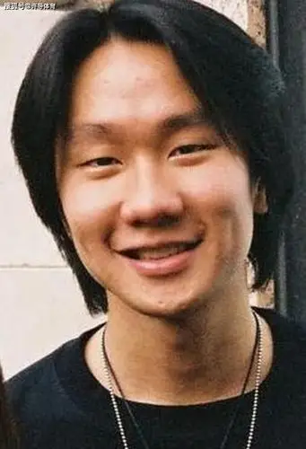 有一种整容叫"明星出道",林俊杰不算啥,看到张靓颖涨见识了!