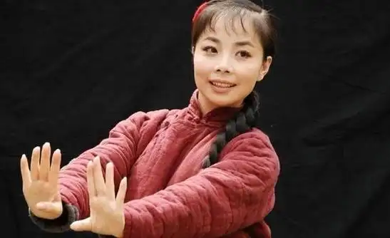 王二妮与阿宝传绯闻嫁农村小伙如今的她证明宋丹丹说的没错