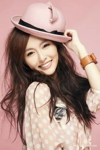 送给尹万利――影视大明星女神唐嫣美照