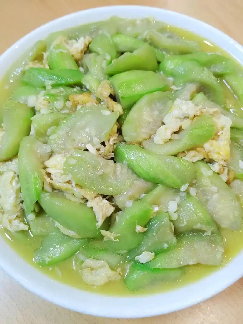 炒丝瓜不发黑有啥诀窍?02丝瓜炒鸡蛋,简单家常菜,营养又清淡 - 抖音