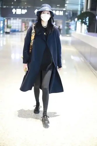 盘点近期明星机场穿搭春天来了来看看她们怎么穿的
