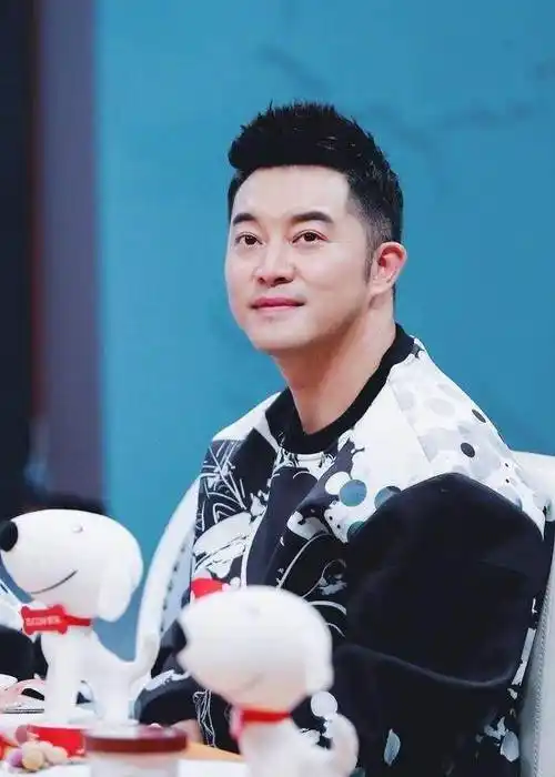 沙溢发博:安吉陪我录节目,网友:不是你陪安吉吗?_照片_儿子_眼神