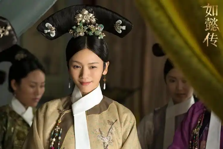 来看女明星清宫装造型