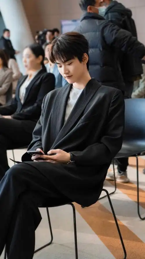 周柯宇00后清奇霸总##周柯宇抬眸杀