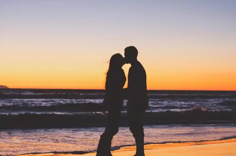 男女之间最好的关系就是暧昧,可以互撩但不挑明