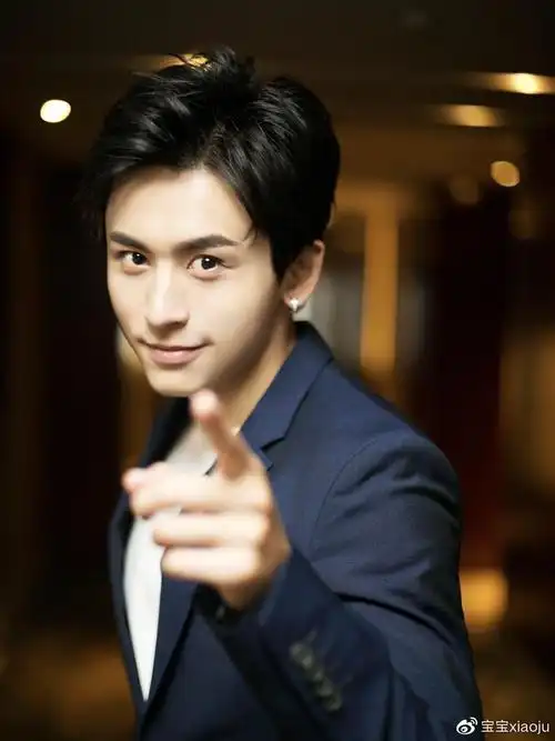 为什么于正六年没捧红张哲瀚赵薇只用一年就做到了这就是命