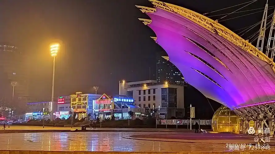 大连开发区五彩城广场夜景