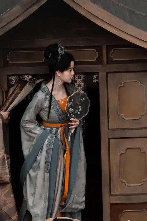 欧阳娜娜这组古装饭拍路透看起来还挺不错的啊|欧阳娜娜|古装_新浪