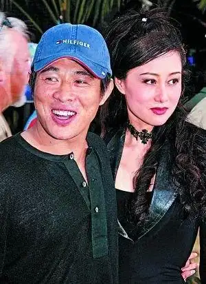 30年前怀有身孕的黄秋燕被李连杰抛弃如今怎么样了